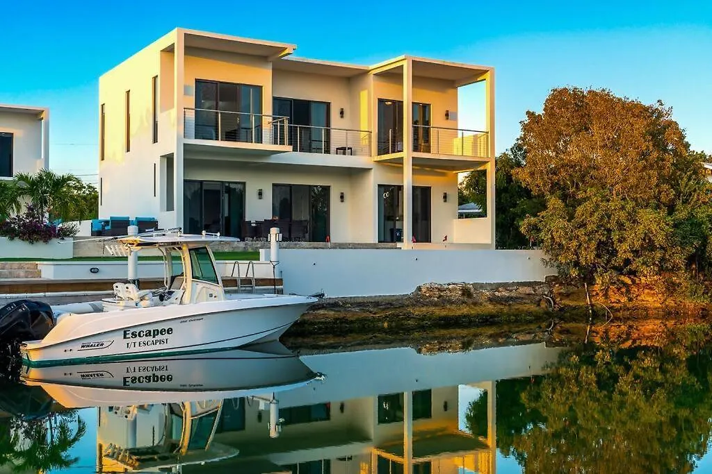 Balfour Villa Turtle Cove Isole Turks  e Caicos